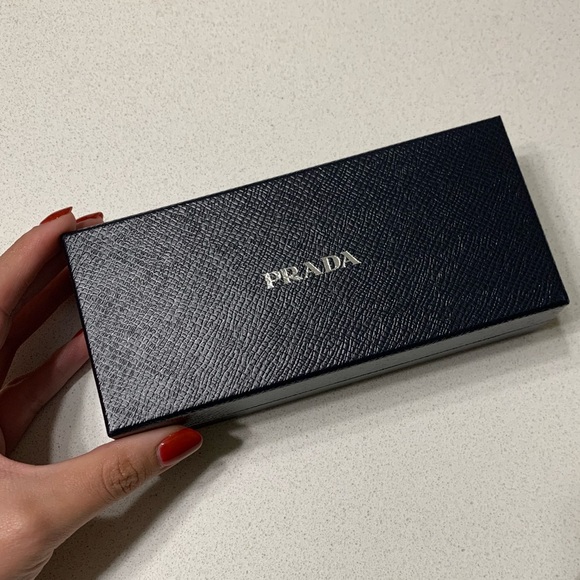 Prada sunglass box - Picture 1 of 3